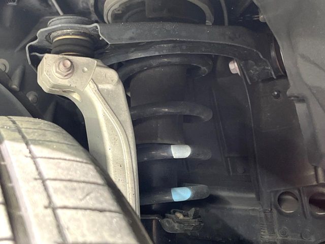 お車を安心してお乗りいただく為には、足回りの定期点検が欠かせません。サービスサポート（有償保証）では無料点検もご提供しており、安心のカーライフをお過ごしいただけるサポート体制が整っています。