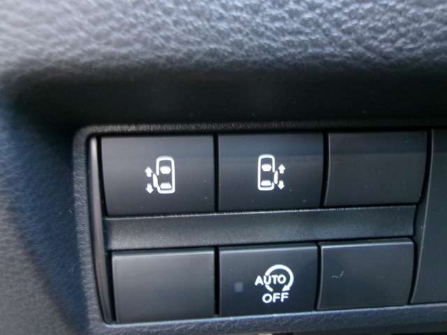 両側オートスライドが装備されております。運転席からもボタン1つで操作出来ます。
