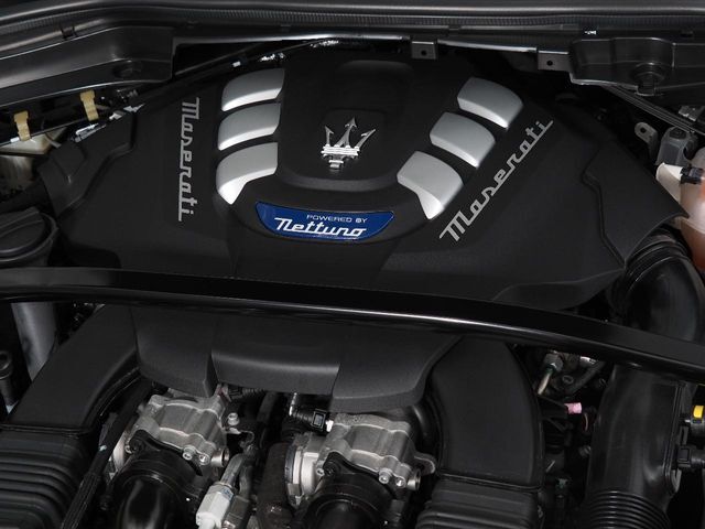 マセラティ新時代の3リッターV6　ツインターボエンジン　530馬力（カタログ値）。是非店頭でその走りやエギゾーストを、肌で、耳でご体感ください。