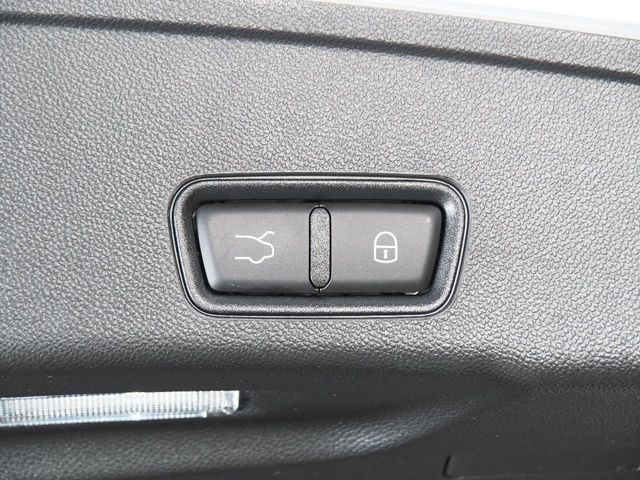 電動式トランクです。