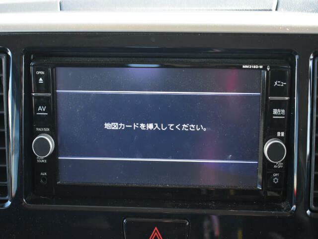 純正ナビゲーション付いています。【ナビ型番：MM318D-W】　CD再生・ラジオ再生・フルセグTV・DVD再生・Bluetooth対応