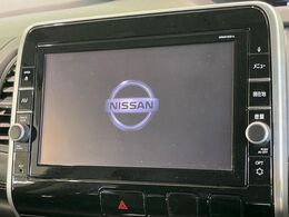 【純正ナビ】人気の純正ナビを装備しております。ナビの使いやすさはもちろん、オーディオ機能も充実！キャンプや旅行はもちろん、通勤や買い物など普段のドライブも楽しくなるはず♪