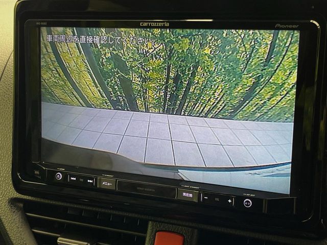 【バックカメラ】駐車時に後方がリアルタイム映像で確認できます。大型商業施設や立体駐車場での駐車時や、夜間のバック時に大活躍！運転スキルに関わらず、今や必須となった装備のひとつです！