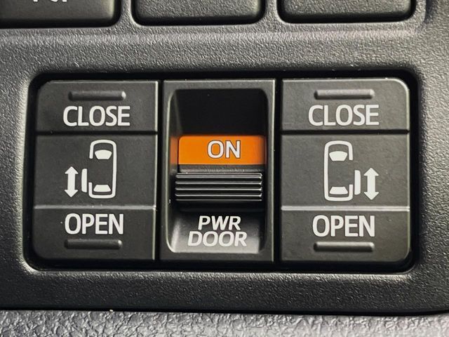 【両側パワースライドドア】スマートキーや運転席のスイッチで後席両側スライドドアの開閉が可能♪電動だから力を入れてドアを開ける必要が無く、小さなお子様でも簡単に開け閉めでき快適です♪