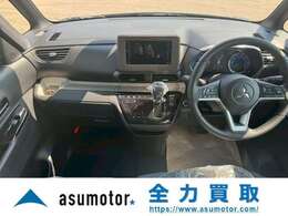 見通しの良いコックピットは普段のドライブに最適。運転しやすいお車となります。