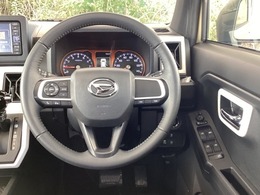 手になじむ感覚のステアリングです。さわり心地、デザイン性、操作性にこだわったアイテムです。