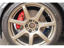 リア側にはbrembo製ブレーキローター装備☆