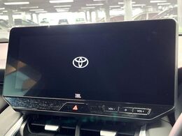 【12.3インチワイドナビ】高級感とインパクトのある大型ワイドナビを装備。各種オーディオ操作はもちろん、横長ワイド画面でのマップ2分割表示など、利便性も高いナビです♪