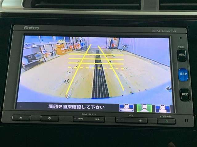 バックモニターで、後方確認しながら安心して駐車することができます。車庫入れが苦手な方にも安心です。※カメラが映し出す範囲は限られています。必ず車両周辺の安全を直接確認してください