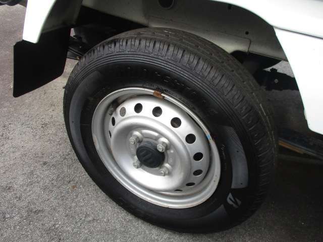 タイヤホイールの画像です　熊本インターより光の森経由菊陽町にじの森近くの高速沿い、植木インターより北バイパス経由新地団地近くの高速沿いに。カーセンサーフリーダイヤル　0078-6002-621735