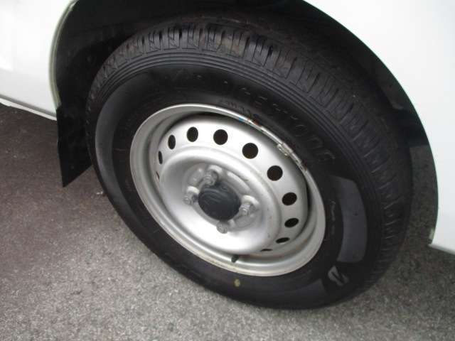 タイヤホイールの画像です　熊本インターより光の森経由菊陽町にじの森近くの高速沿い、植木インターより北バイパス経由新地団地近くの高速沿いに。カーセンサーフリーダイヤル　0078-6002-621735