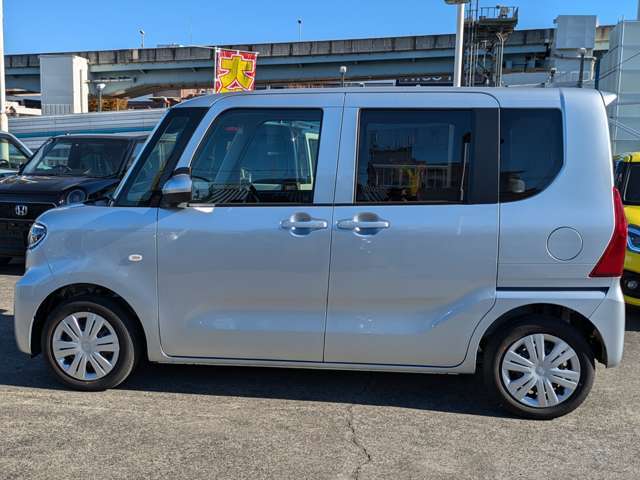 【自動車保険】　自動車販売はもちろん、各種自動車保険の取り扱いもしております。当社で自動車保険にご加入頂ければ、レッカーサービスなど面倒な事故対応・鈑金修理も当社が窓口となりサポートいたします。