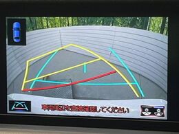 【バックカメラ】駐車時に後方がリアルタイム映像で確認できます。大型商業施設や立体駐車場での駐車時や、夜間のバック時に大活躍！運転スキルに関わらず、今や必須となった装備のひとつです！