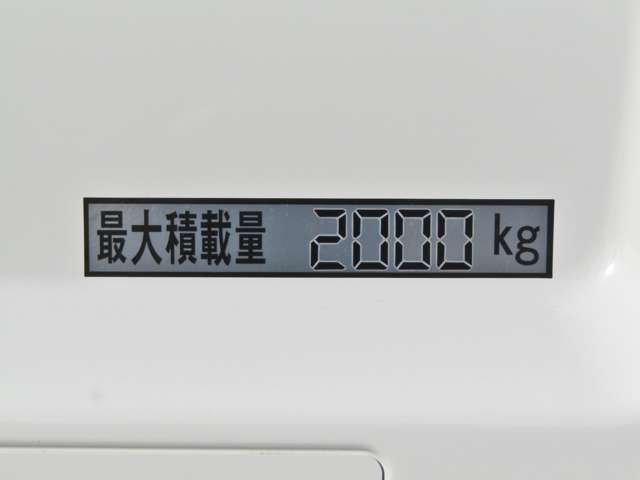6人の人員と2トンの荷物を一度で運べる便利なキャンターはいかがですか？