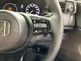 【アダプティブクルーズコントロール】高速道路での長距離走行が楽に！！自動で速度を保つクルーズコントロールが、衝突軽減システムと連携し、前方の車両を感知して車間を保つように速度調節してくれます！！