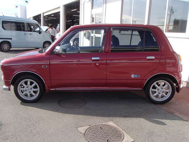 車検7年2月★走行5万キロ★メモリーナビ★地デジ★ETC★プロテインブラックレザーシート★4速AT★メッキドアミラー★メッキパーツ★ミニライト専用14インチアルミ★キーレスキー★フォグライト★