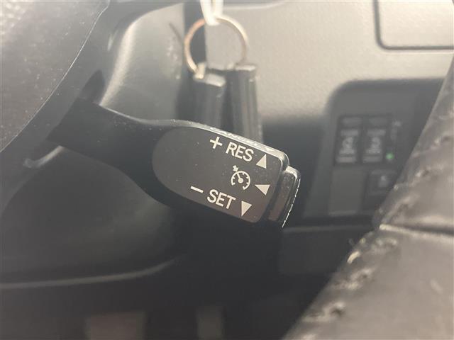 【クルーズコントロール】高速道路で便利な機能です！！アクセルを離しても一定速度で走行ができる装備です。加速減速もスイッチ操作でOKです。