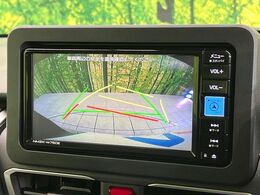 【バックカメラ】駐車時に後方がリアルタイム映像で確認できます。大型商業施設や立体駐車場での駐車時や、夜間のバック時に大活躍！運転スキルに関わらず、今や必須となった装備のひとつです！