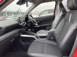 【助手席】きれいな助手席なので家族や友だちに乗ってもらっても安心です！新品のフロアマットのご注文も可能です。掲載箇所以外にご希望の写真がございましたらお気軽にお問い合わせ下さい。