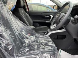 【運転席】座り心地が良いシートなので長時間の運転でも快適にお過ごしいただけます。新品のフロアマットのご注文も可能です。掲載箇所以外にご希望の写真がございましたらお気軽にお問い合わせ下さい。