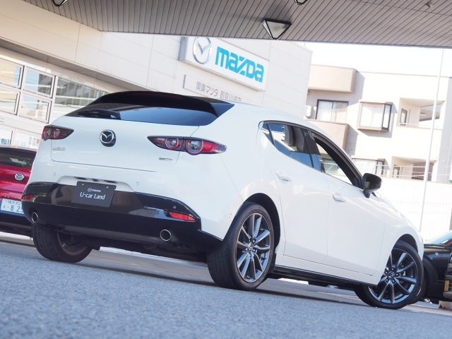 スタイリッシュ且つ質感高いエクステリアデザインのMAZDA3！