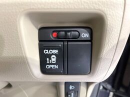 【パワースライドドア】スマートキーや運転席のスイッチでスライドドアの開閉が可能♪電動だから力を入れてドアを開ける必要が無く、小さいお子様でも、重い荷物を持っている時もラクに開け閉めできます♪