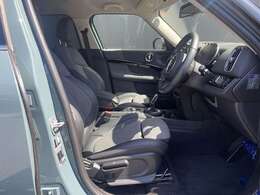 LIBERALAは、輸入車選びの新たなスタイルを提案するインポート・セレクト・ブランドです。オーナー様となる方がクルマから直接感じる感性を第一にした、最良の一台との出会いをコーディネートいたします。