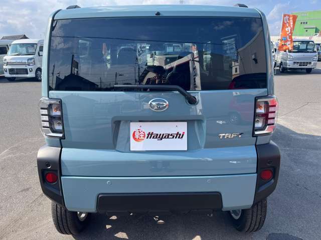 ☆お車についた傷やヘコミ、事故の修理もハヤシにお任せください。自社鈑金工場で修理ができますの安心です☆