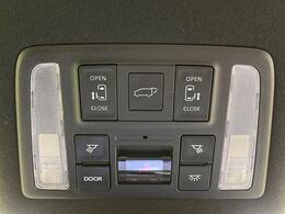 【パワーバックドア】スマートキーや運転席のボタンを押すだけでリアゲートが自動で開閉します！荷物を持っている時や、高い位置にあるバックドアを閉める際に便利な機能です♪