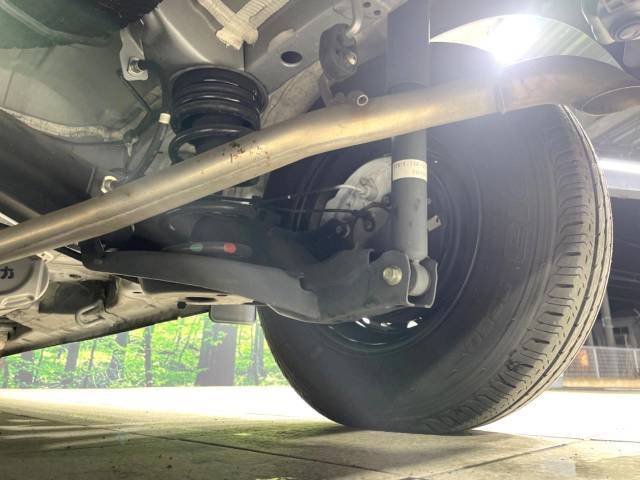 お車を安心してお乗りいただく為には、足回りの定期点検が欠かせません。サービスサポート（有償保証）では無料点検もご提供しており、安心のカーライフをお過ごしいただけるサポート体制が整っています。