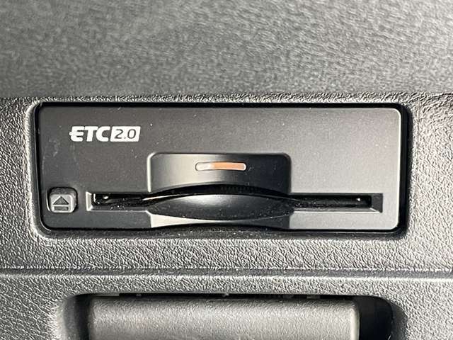 ◆【ETC】有料道路を利用する際に料金所で停止することなく通過できる、ETC車載器（ノンストップ自動料金収受システム機器）が装備されています。セットアップを行うことで利用可能になります。