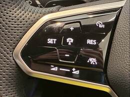 【レーダークルーズコントロール】装備車両です。レーダーやカメラを使って前を走るクルマの状況を検知して速度を調整してくれます。遠距離ドライブの高速道路などでは大活躍で疲労軽減に役立ちます。