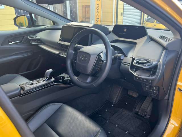 インテリアのデザインコンセプトは「アイランドアーキテクチャー」。水平基調のシンプルなダッシュボード。