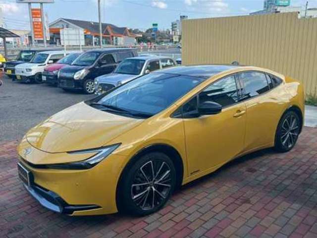 ダークグレーメタリックをベースに切削光輝仕上げを施した19インチアルミホイール