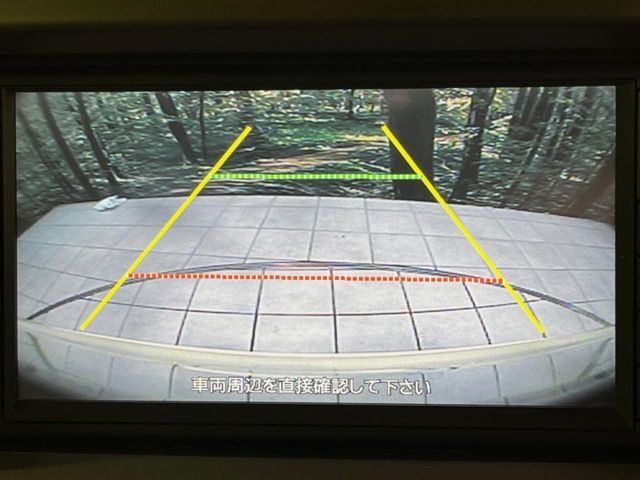 【バックカメラ】駐車時に後方がリアルタイム映像で確認できます。大型商業施設や立体駐車場での駐車時や、夜間のバック時に大活躍！運転スキルに関わらず、今や必須となった装備のひとつです！