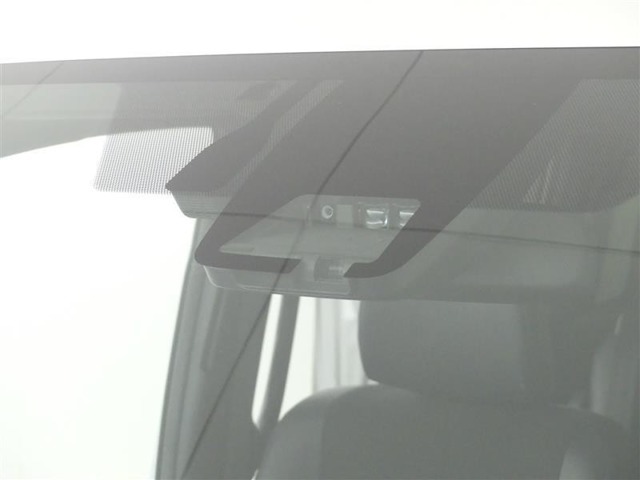 衝突被害軽減ブレーキ搭載。過信せずに運転に集中しましょう。