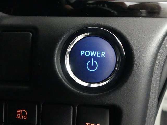 ポケットやバッグからキーを出さずにスマートに乗り込め、ボタンプッシュでおしゃれにエンジンスタートです。盗難防止イモビライザーも装備で安心です！