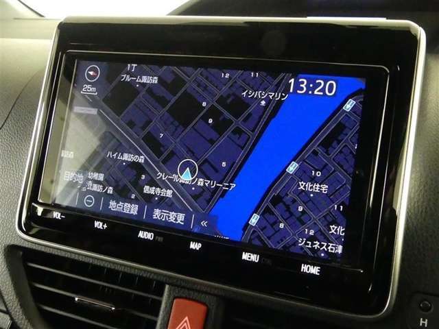 知らない道でも安心のナビ付き。