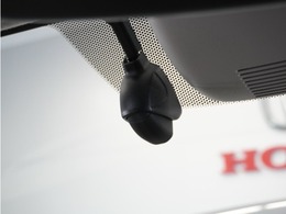 ◆ドライブレコーダー◆映像・音声などを記録する自動車用の装置です。　もしもの事故の際の記録はもちろん、旅行の際の思い出としてドライブの映像を楽しむことができます。