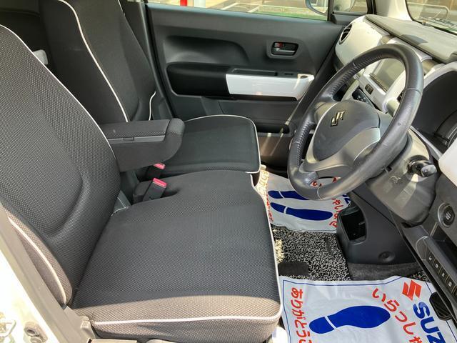 足元に余裕があるので運転しやすいです。ぜひ一度座って体感してみて下さい♪