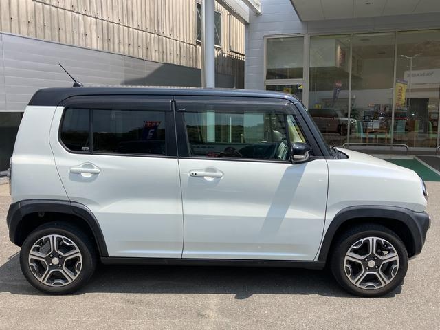 車体色はクリスタルホワイトパール　　ブラック2トーンルーフです。
