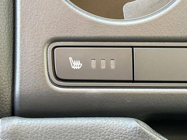 【前席＋後席シートヒーター】寒い日に重宝するシートヒーターを後席にも装備！エアコンより早く温まってくれるので寒がりの人も安心ですね♪エアコンの温風は乾燥するから苦手、という方にもをおすすめです。
