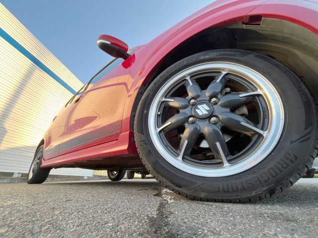 【純正アルミホイール】外観にマッチした純正アルミホイールを装着しております。各種社外アルミホイールや、スタッドレスタイヤも取扱いしております。是非ご相談ください♪