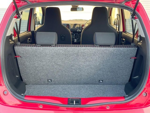 積み下ろしのしやすいデッキにはたっぷりと荷物を積み込んでいただけます。遊びから仕事まで、様々なシーンで頼れます♪