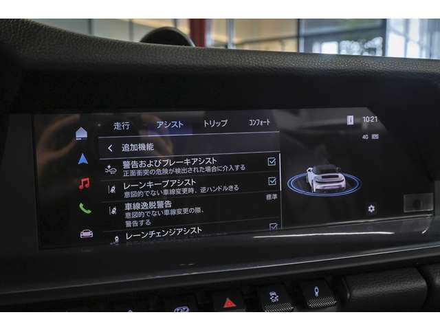現代の車ですから安全装備もしっかり備えてます。ブレーキアシストやレーンチェンジアシストは標準装備です。安心快適にクルージングが出来ますね