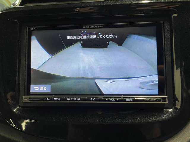 バックカメラ装着車なので後退時エアロ装着車で心配な駐車時のタイヤ止めの確認も安心して行えます。