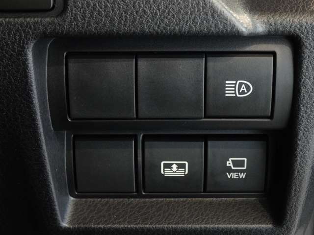 運転席には体格に合わせて最適なドライビングポジションをメモリーする機能があります。