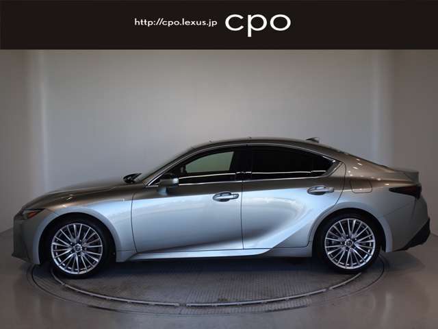 こちらの物件はレクサス認定中古車です。品質をしっかり保証しておりますので、ご安心ください！ご不明点や気になるポイントは、ぜひお電話やメールでお問い合わせください。