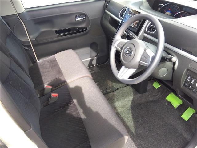 【運転席シート】運転席は広々しているので運転しやすい空間になっています！