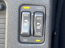 【シートヒーター】寒い日に重宝するシートヒーター！エアコンより早く温まってくれるので寒がりの人も安心ですね♪エアコンの温風は乾燥するから苦手、という方にもをおすすめです。